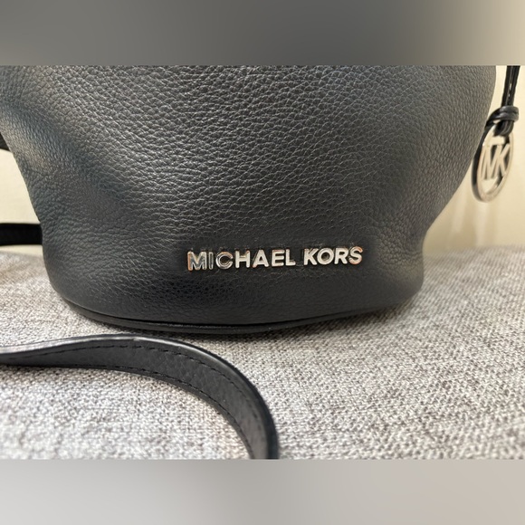 Michael Kors black leather crossbody - Picture 3 of 8